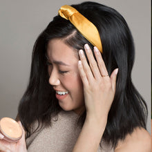 Load image into Gallery viewer, Smoothing Hair Balm