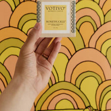 Load image into Gallery viewer, 6.8 oz Aromatic Candle Honeysuckle