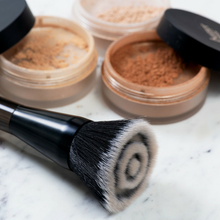 Load image into Gallery viewer, Lumimatte Finishing & Setting Powder Brush Brush