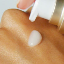 Load image into Gallery viewer, Brilliant Future Age Defense & Renew Serum