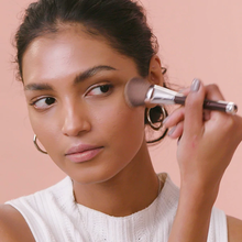 Load image into Gallery viewer, Mini Shimmering Skin Perfector Pressed Highlighter - Champagne Pop