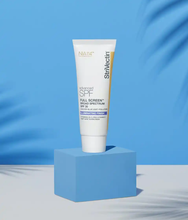 Load image into Gallery viewer, Full Screen Broad Specturm Spf 30 Illuminating Finish
