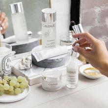 Load image into Gallery viewer, Vinoperfect Britghtening Glycolic Night Cream
