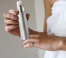 Load image into Gallery viewer, Moisture Surge Hyaluronic Acid Gel 1 oz

