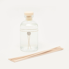 Load image into Gallery viewer, Aromatic Reed Diffuser Smoked Wood &amp; Amber
