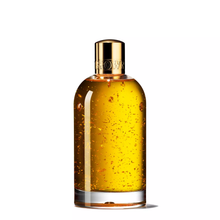 Load image into Gallery viewer, Mesmerising Oudh Accord &amp; Gold Bathing Oil

