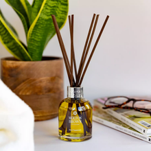 Load image into Gallery viewer, Black Peppercorn Aroma Reeds
