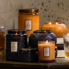 Load image into Gallery viewer, Baltic Amber Scalloped Edge Candle
